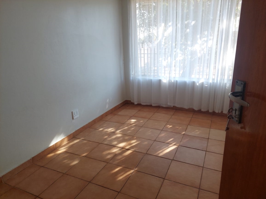 To Let 2 Bedroom Property for Rent in Meiringspark North West